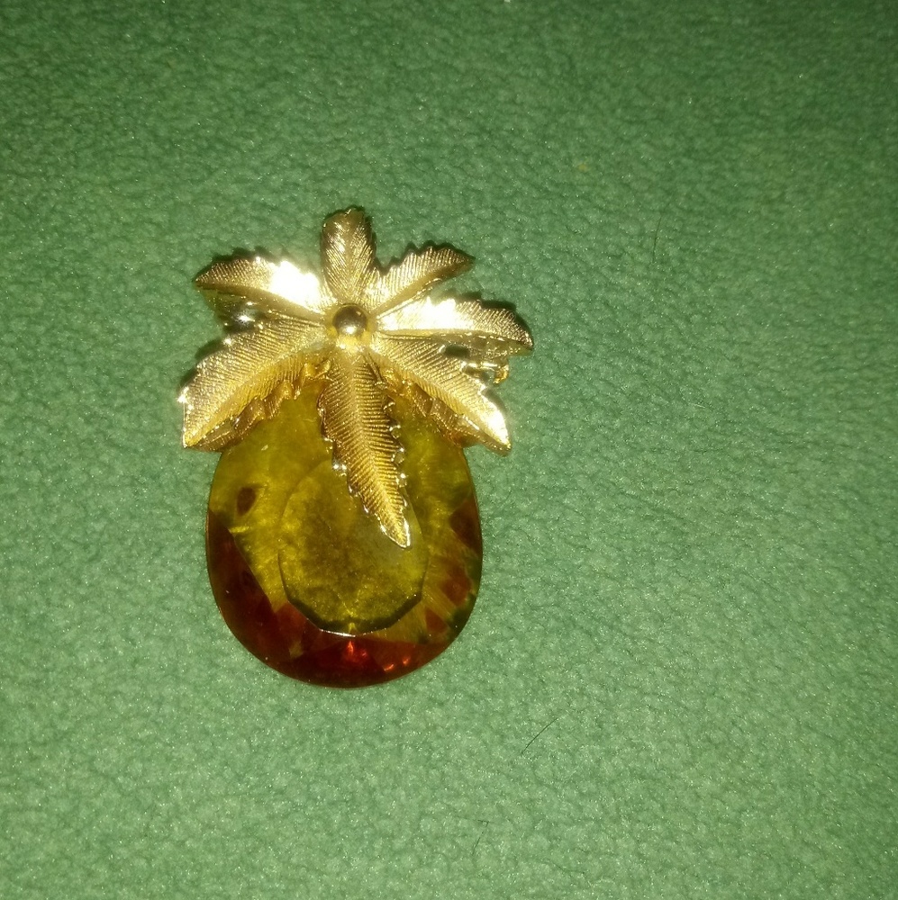 Vintage pinapple pin